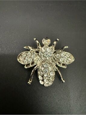 Vintage Regency Accessories Silver-tone Pave Rhinestones Tiny Bee Brooch